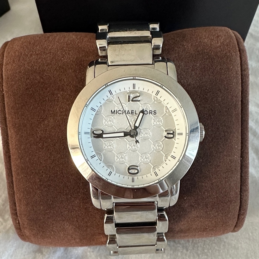 Michael Kors Silver Tone Watch - Picture 3 of 4